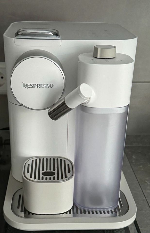 Nespresso Gran Lattissima Kapselmaschine weiß in Weyhe