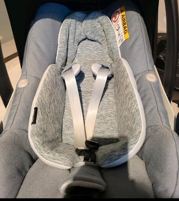 Maxi cosi Pebble Pro i-Size Babyschale mit Family Fox Station 3 in St Katharinen