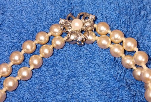 2 Perlenketten zu verkaufen in Monheim am Rhein