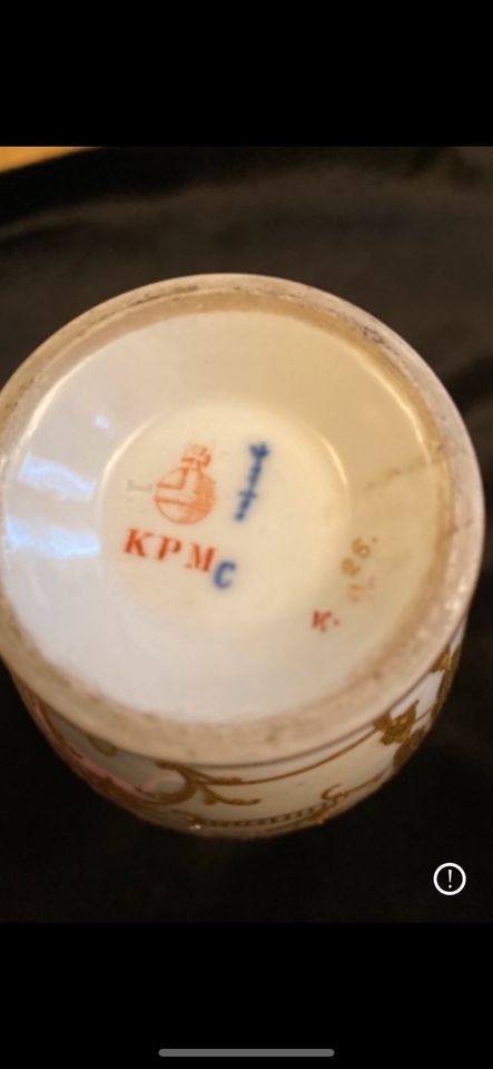 KPM Alte Porzellan Vase klein macht preis Vorschlag. Höhe ca 17 c in Bremen