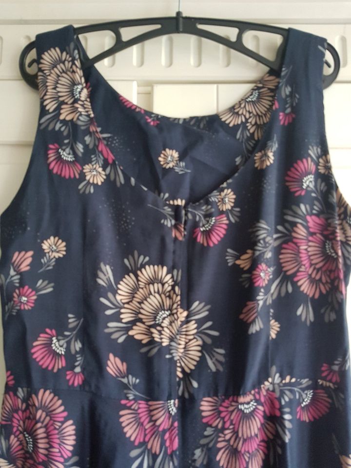 Sommerkleid blau mit Blütenmuster von Apricot in Gr. L / 40  NEU! in Mauritz