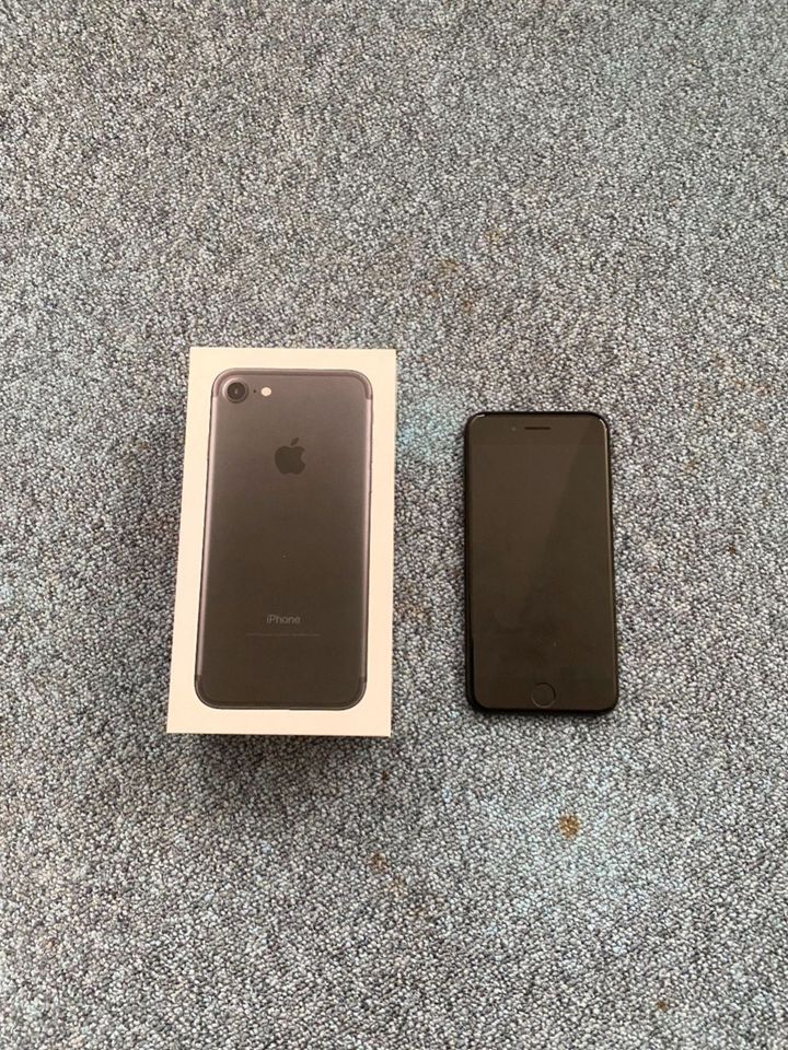 Apple iPhone 7 - 32 GB in Gießen