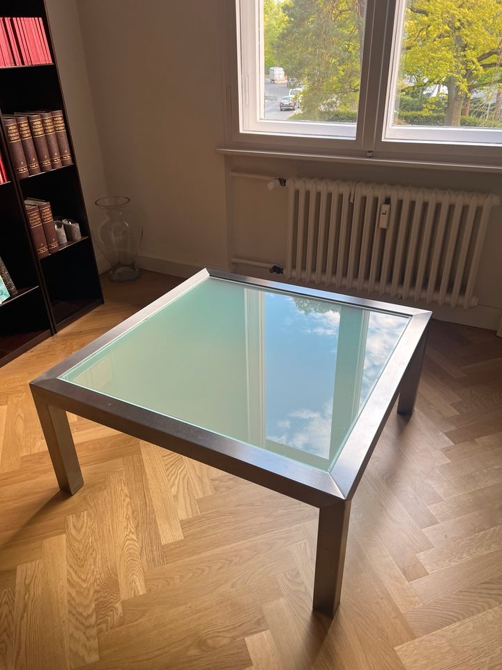 Tisch mit Glasplatte (Edelstahl) sehr massiv in Berlin