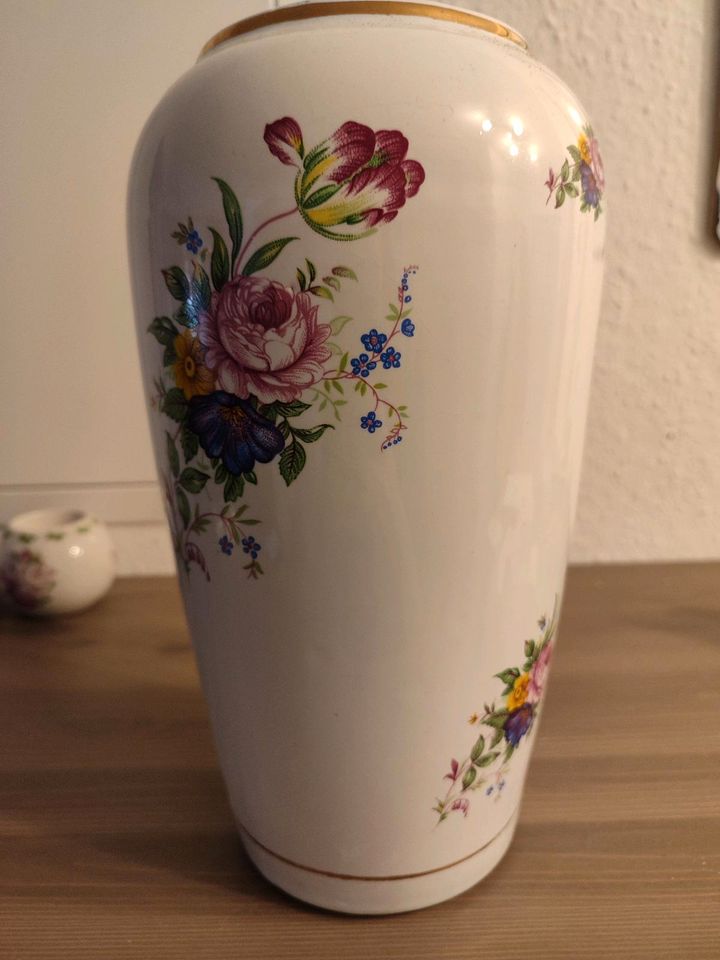 Porzellanset Vase Kerzenhalter in Weingarten