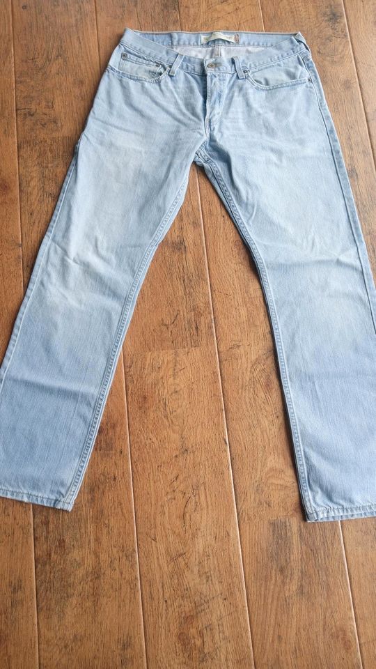 Levis Hosen 501 514 w32 w31 6 Stück in Todendorf