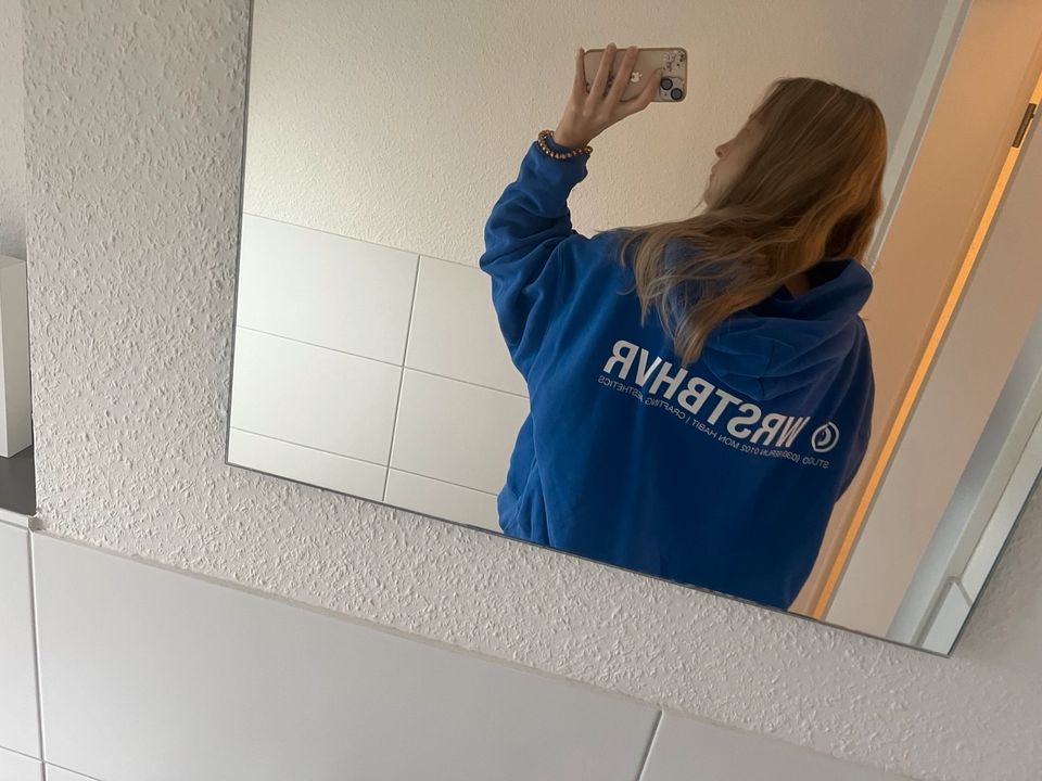 WRSTBHVR Hoodie in blau in Oppenweiler