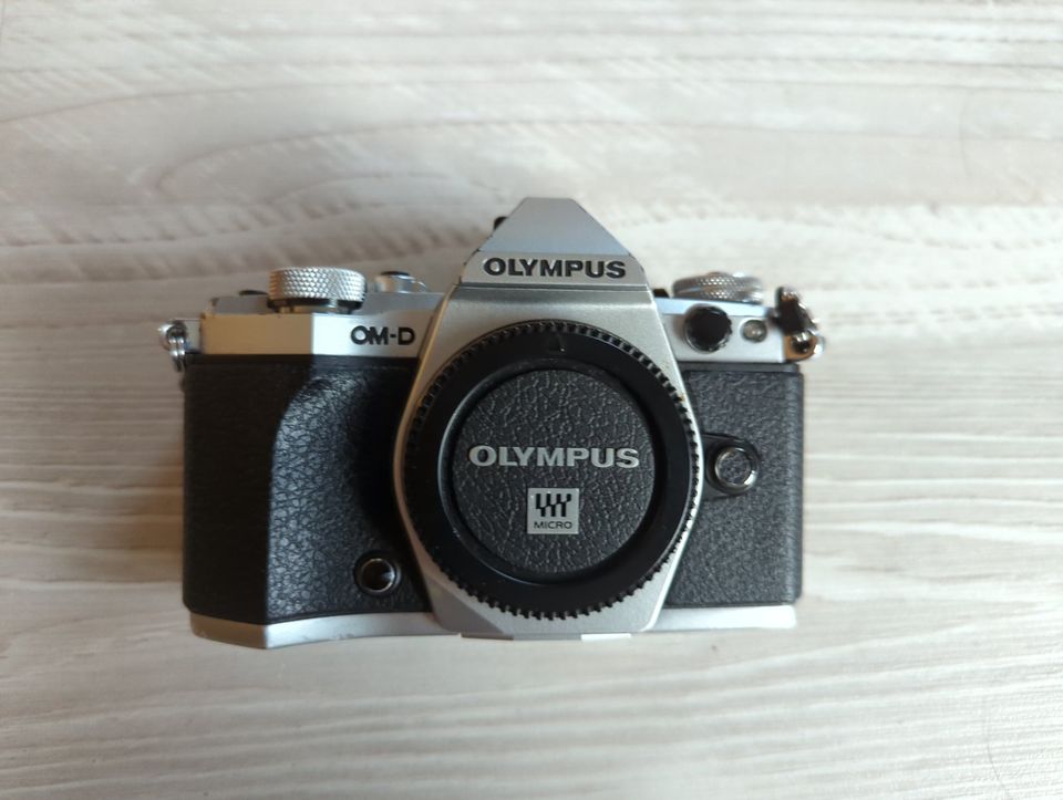 Olympus OM-D E-M5 Mark II - Silber in Braunschweig