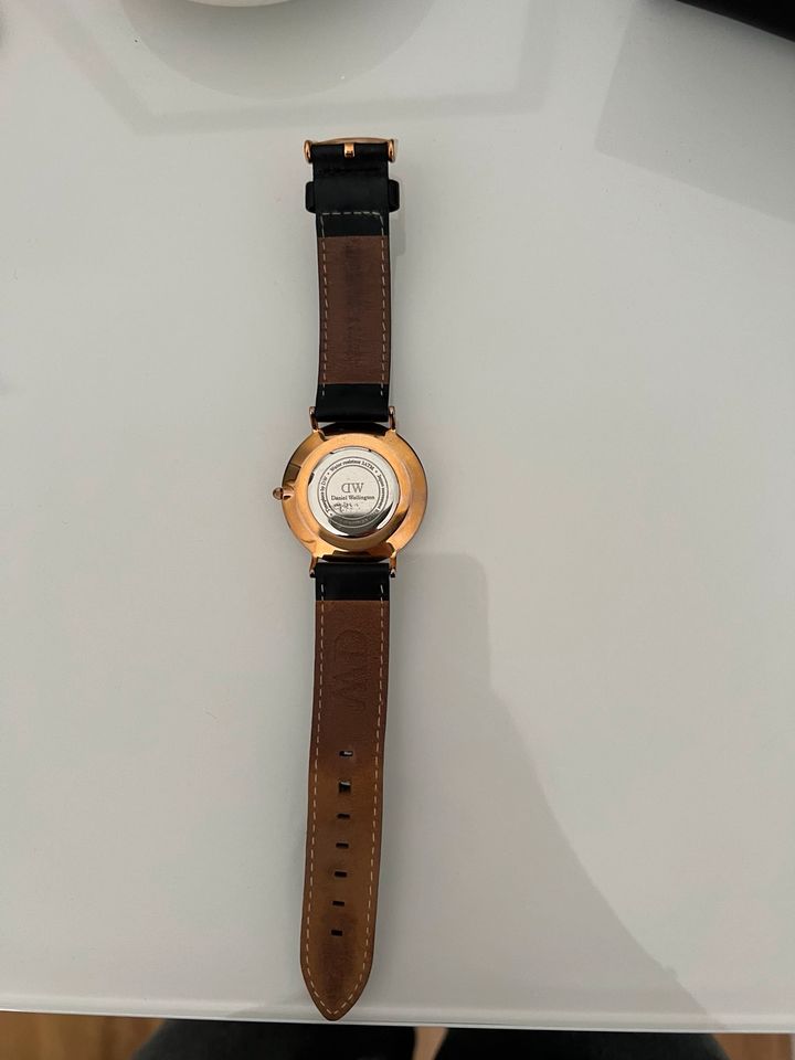 Daniel Wellington Uhr schwarz/rosegold in Rimpar