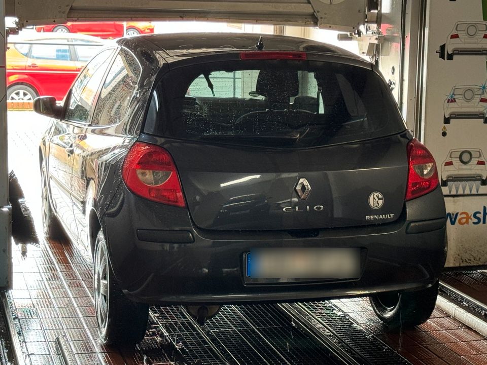 Renault clio 3 mit tüv in Marl