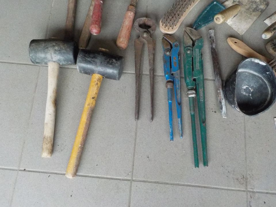 Sammlung von Werkzeugen zu verkaufen in Frickenhausen