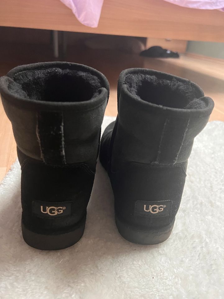 UGG Damenboots schmale Form in Großostheim