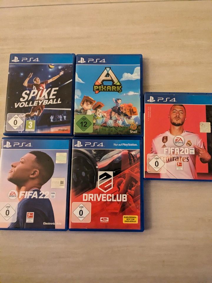 PS4 Spiele FIFA, Driveclub, Pixark, Spike Volleyball in Adelsdorf
