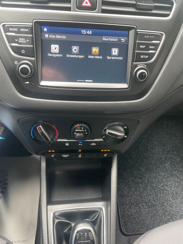 Hyundai i20 Navi, Klima, PDC Kamera in Iserlohn