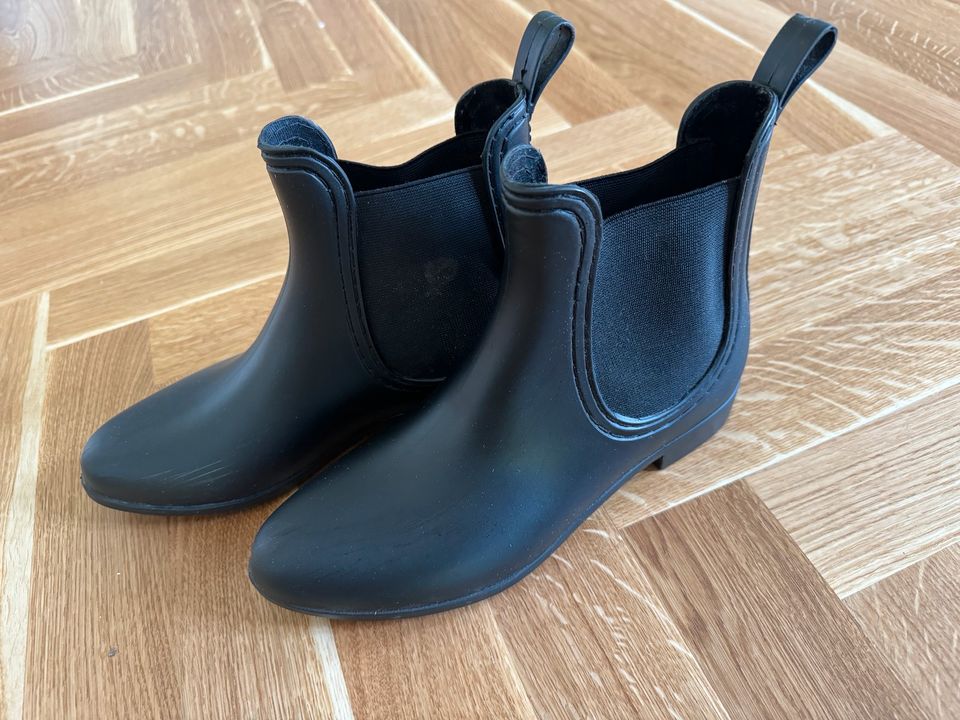 Kurze Gummistiefel Stiefeletten Gr. 39 Free Fish in Berlin