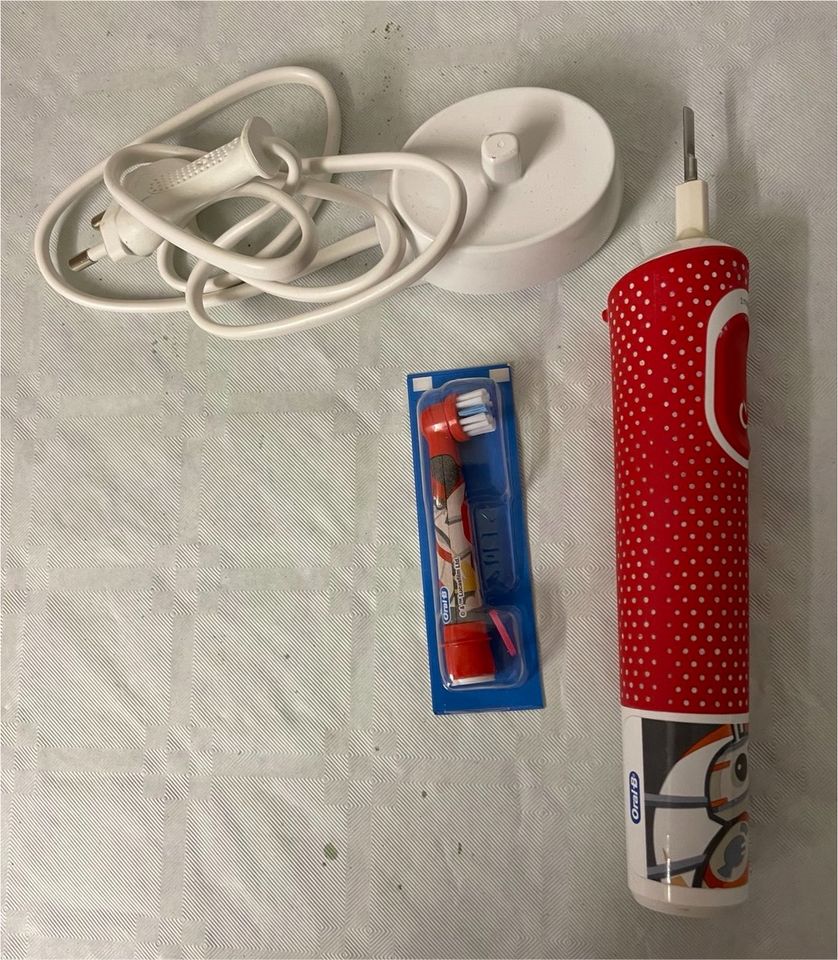 ORAL-B Zahnbürste+Ladegerät für Kinder in Werl