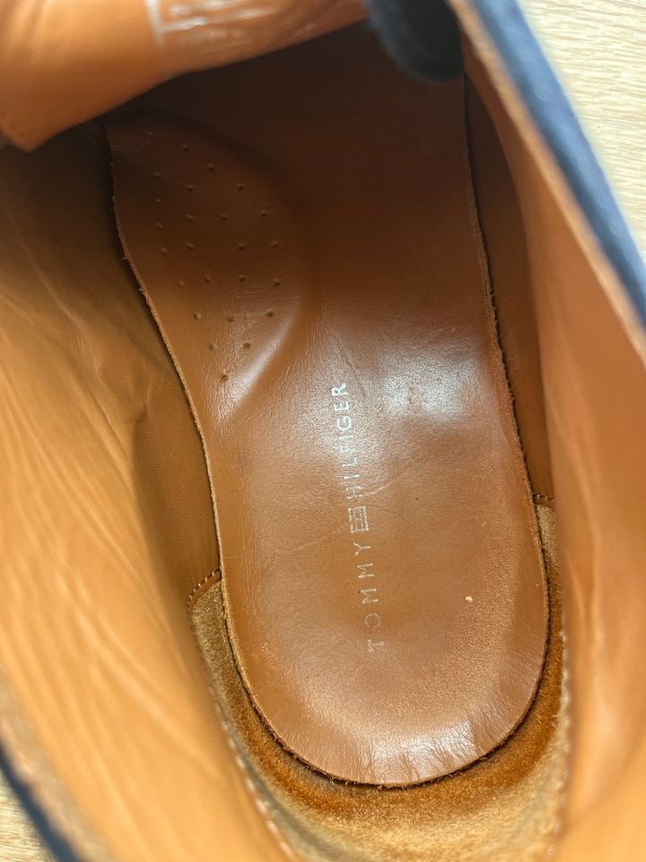 Tommy Hilfiger Herrenschuhe Wildleder Gr. 45 in Harsefeld