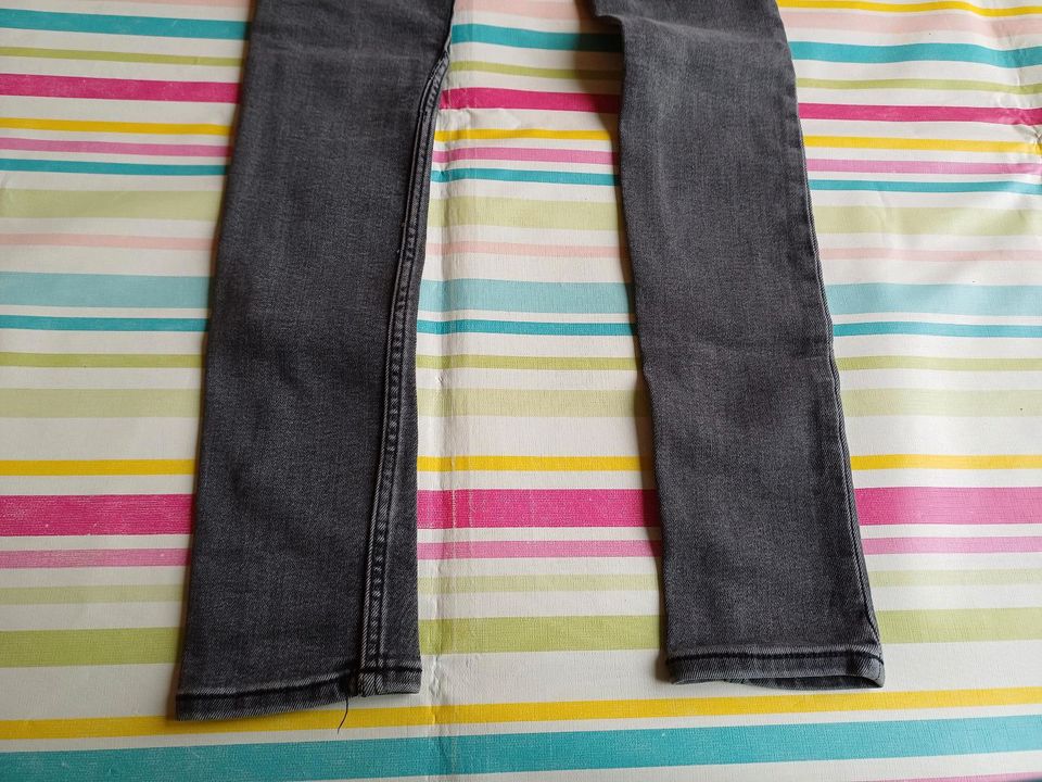 H&M Jeans 134 schmal skinny Röhre anthrazit in Bornheim