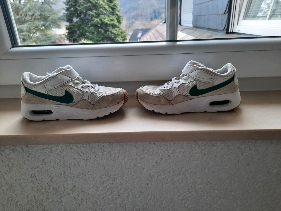 Nike Air Max Klettverschluss Sneaker Gr. 29,5 in Eppstein