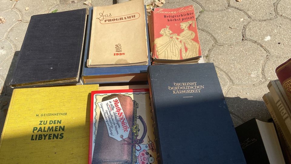Diverse alte Bücher in Dortmund