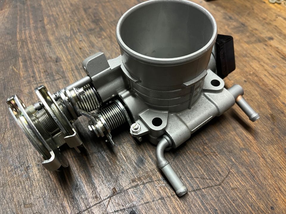 Subaru EJ20 EJ22 EJ25 Throttle Body Drosselklappe in Tettnang