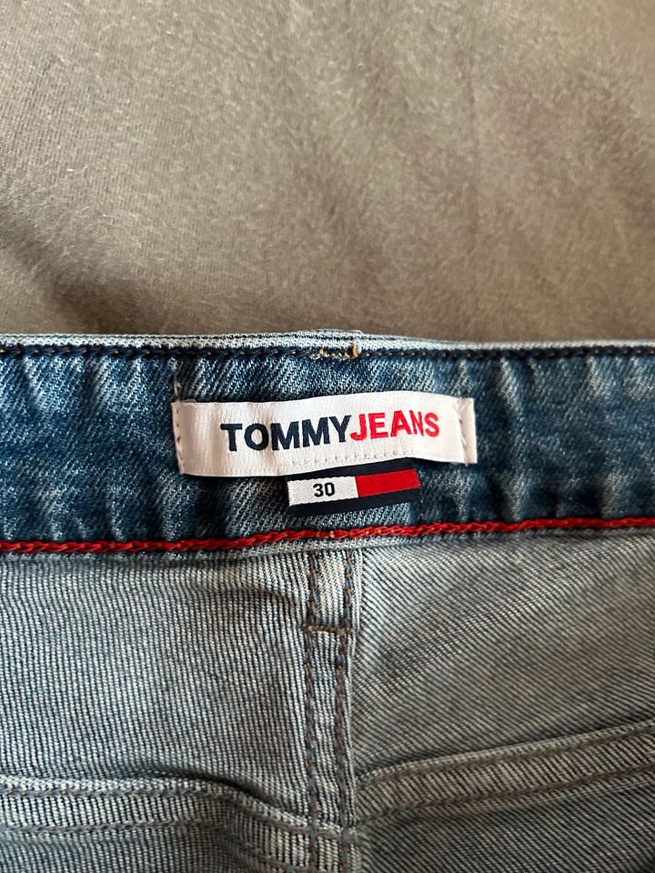 Tommy Hilfiger Jeans Short, denim Größe 30 in Friedrichshafen