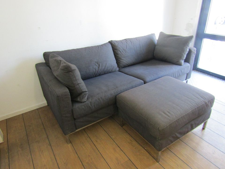 Sofa mit Hocker in Grau, WarenGut, E11091 TU in Hamburg