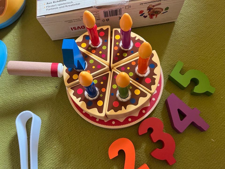 Playtive Küchenzubehör Holzset Torte Kuchen Waffel Teekocher in Markkleeberg