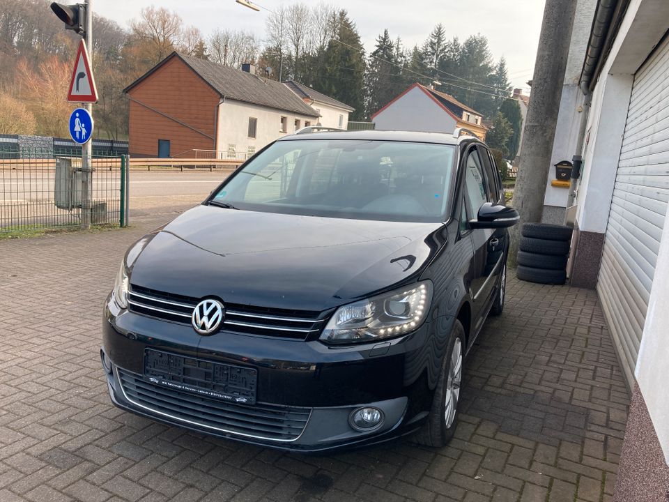 Volkswagen Touran mit Garantie/ 1,4 TSI 170PS DSG Getriebe in Lebach