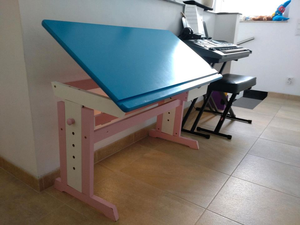 Süßer Kindertisch Basteltisch Zeichentisch in Bocholt