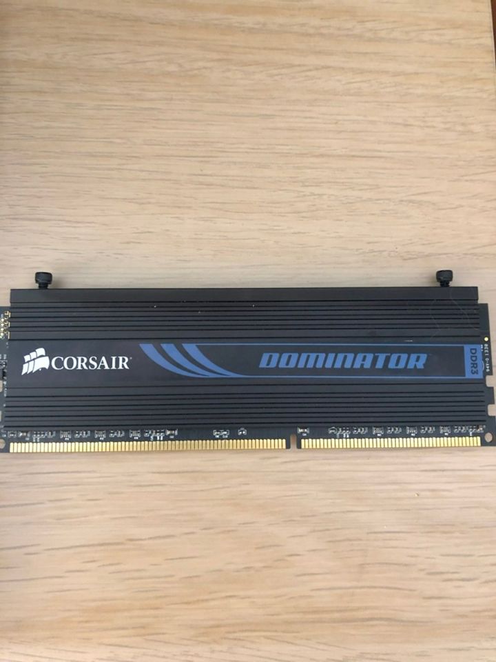 Mainboard Asus X79 CPU Intel i7-3970X RAM Corsair 32 GB in Stuttgart