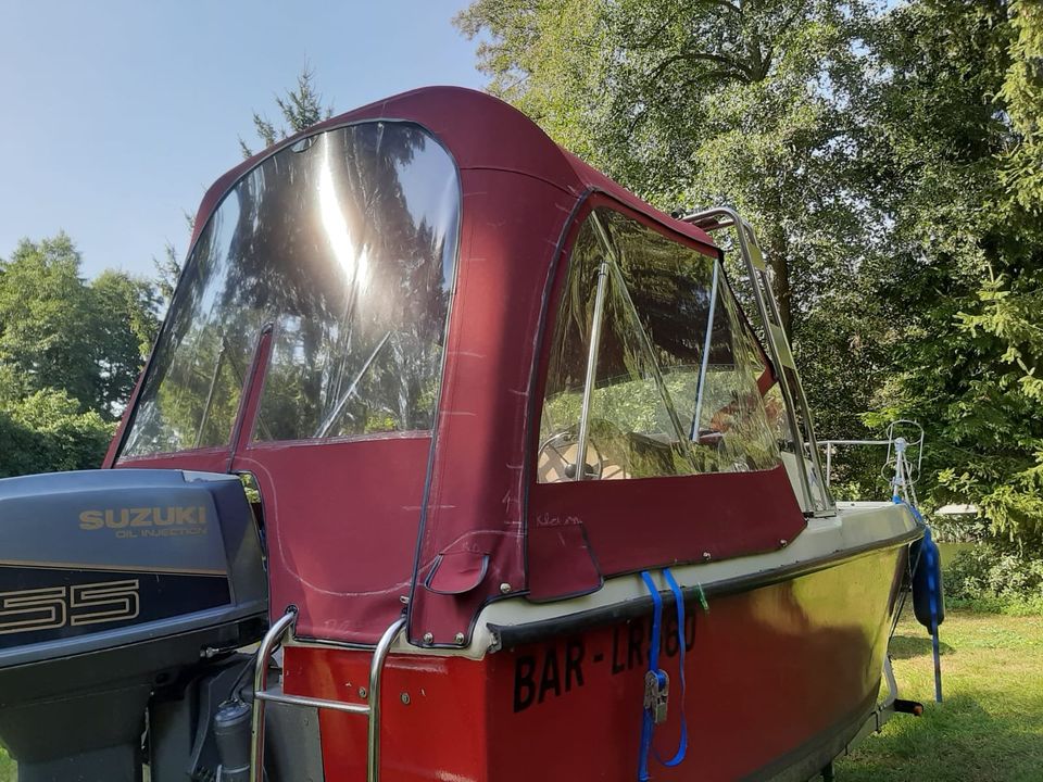 Kajütboot Fabrikat Fischer 450 GFK komplett mit Motor und Trailer in Hohen Neuendorf