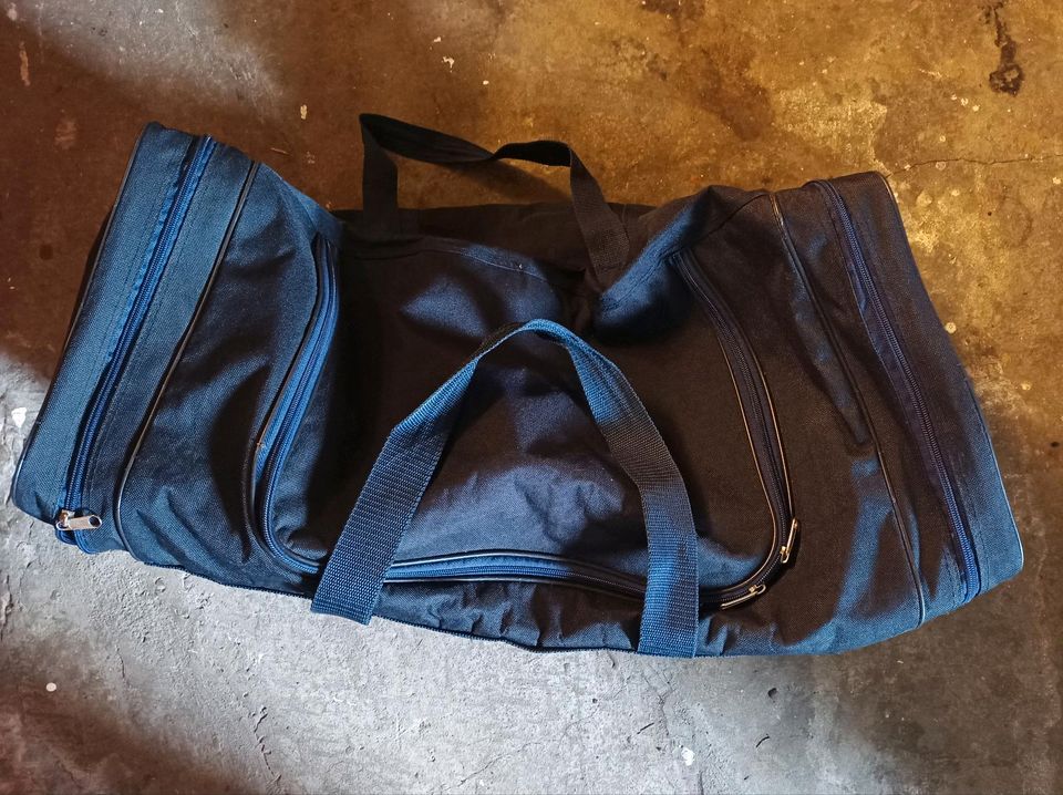 Große Reisetasche in Bestwig