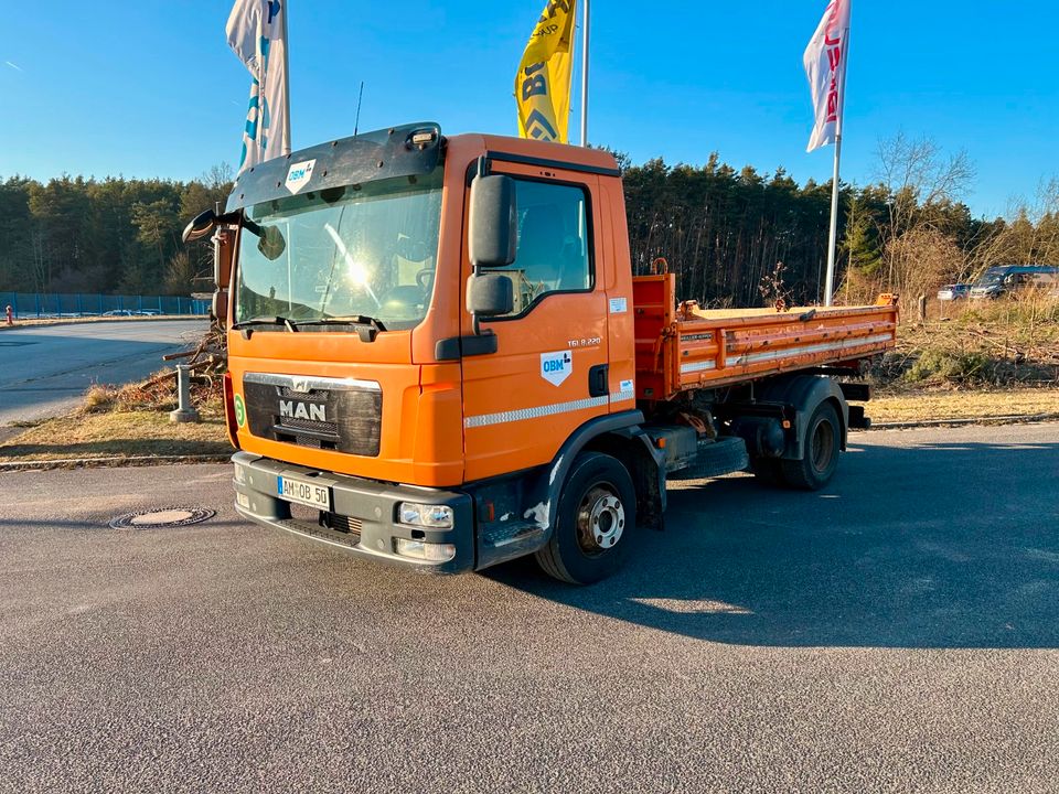 MAN TG-L 8.220 4x2 BB Kipper - Dreiseitenkipper in Amberg