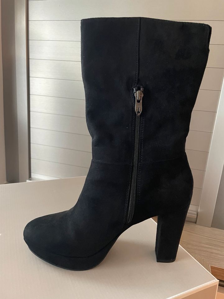 Tamaris, schwarze Wildleder Stiefel Gr 38 in Hamburg