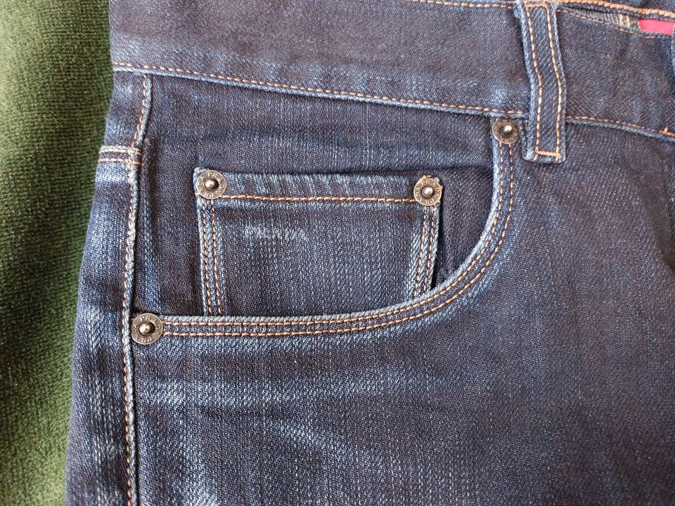 Prada Jeans Tapered Fit Marineblau Normales Gerades Bein L28 in Hannover