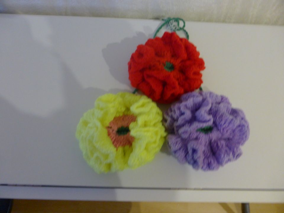 Gestrickte Rosenkugeln. Neu! in Krefeld