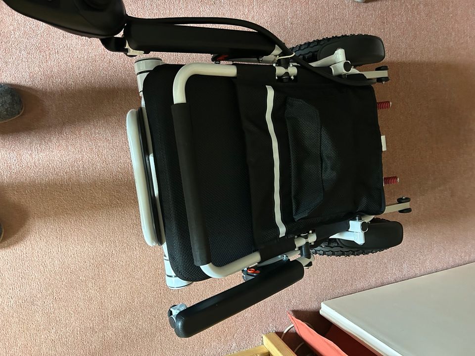 Faltbarer Elektro-Rollstuhl, leicht, neuwertig in Salzgitter