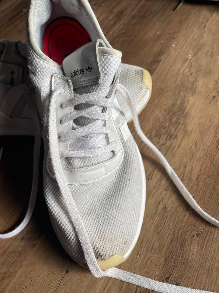 Adidas Sportschuhe Damenschuhe Hallenschuhe helle Sohle in Bochum