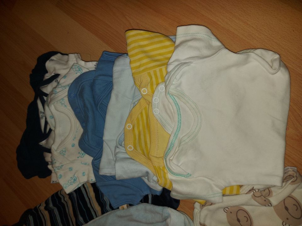 Kleidungspaket für Neugeborene, über 30Teile in Stuttgart