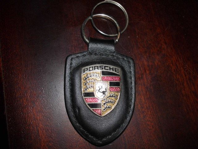 Porsche Schlüsselanhänger Wappen Emblem Logo Leder in Dortmund