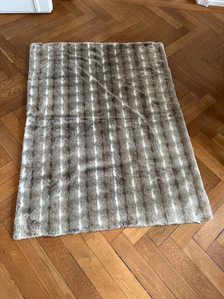 Zara Home Kuscheldecke 176x135cm Decke waschbar in Frankfurt am Main