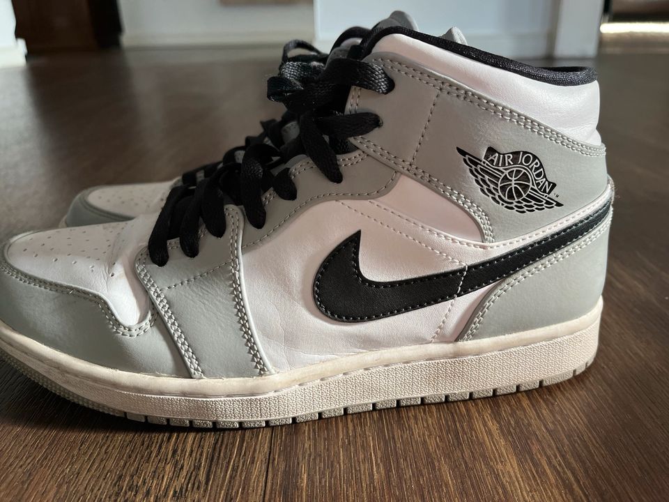 Nike Air Jordan 1 Mid Light Smoke Grey. Größe 42 in Sangerhausen