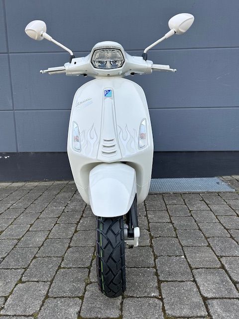 Vespa Sprint x Justin Bieber 50 in Esslingen