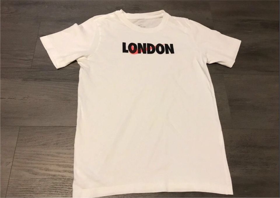 Nike London Shirt Gr XL / 158 / 170 weiß Kurzarm in Edewecht