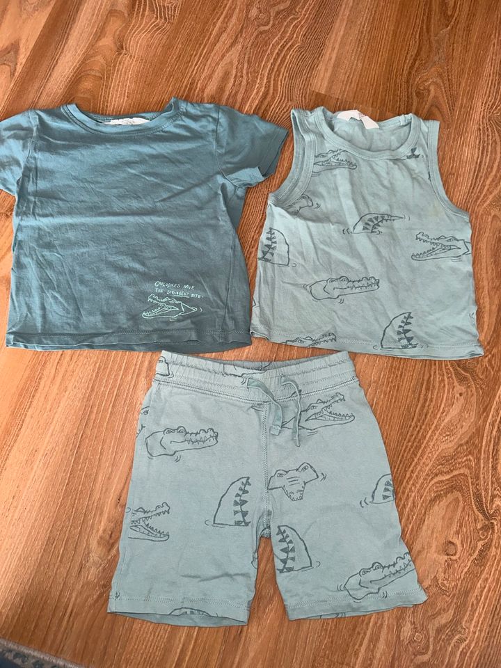 H&m Set 2 Shirts + Shorts Kroko 92 in Berlin