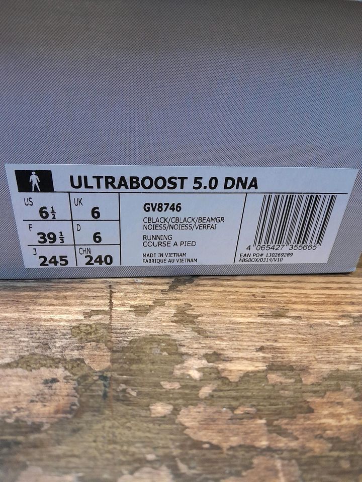 Adidas ultrab8oost 5.0 DNA gr. 39 1/3 in Duisburg