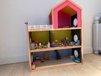 Puppenhaus mit Möbeln und Spielfiguren Essen - Essen-Kettwig Vorschau