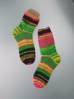 Handgestrickte Socken Größe 30/31 Nordrhein-Westfalen - Borken Vorschau