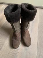 UGG Lammfell Stiefel Keilabsatz Braun Gr. 40 Hessen - Oberursel (Taunus) Vorschau