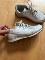Nike Sneaker weiß I Gr. 38 München - Moosach Vorschau